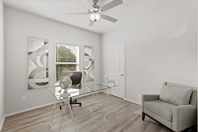 property at 1417 Acorn Mdw St