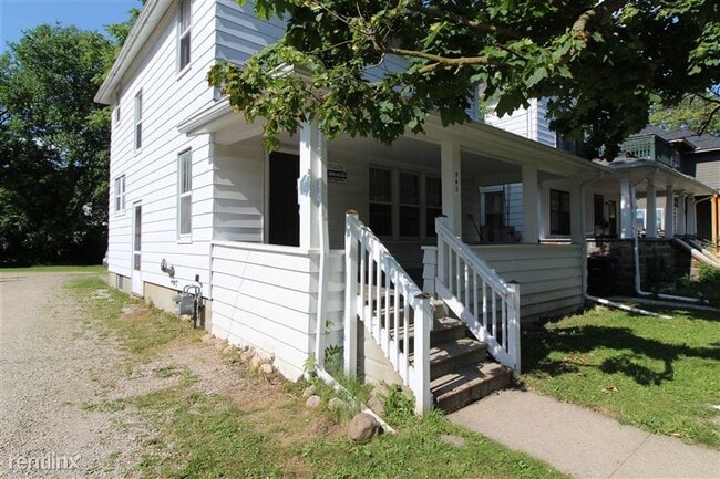 945 Woodlawn Ave in Ann Arbor, MI - Building Photo - Building Photo