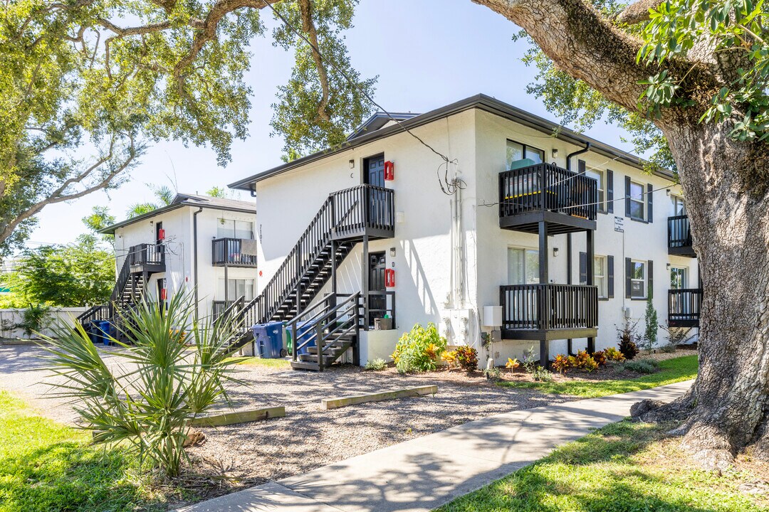 Port Tampa Flats in Tampa, FL - Building Photo