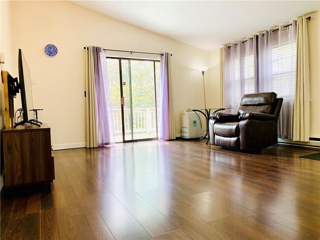 35 Ashumet Rd in Mashpee, MA - Building Photo - Building Photo