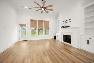 39262 Bridge Path Ln in Gonzales, LA - Foto de edificio - Building Photo