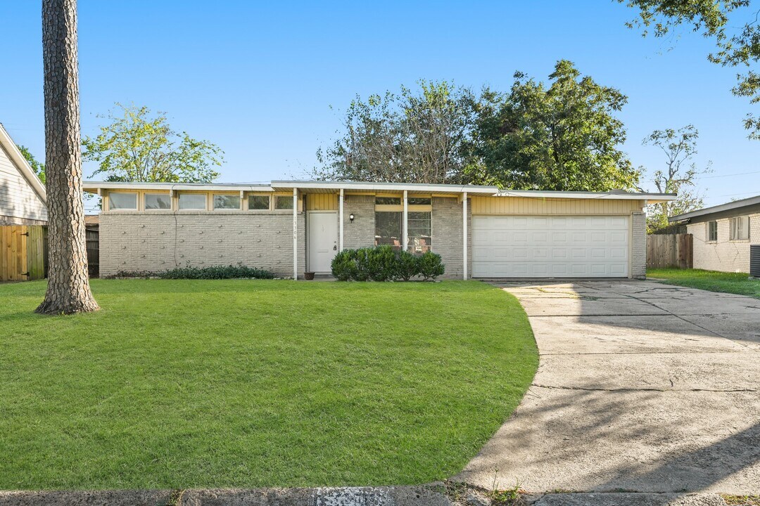 13306 Oak Leaf Ln in Houston, TX - Foto de edificio