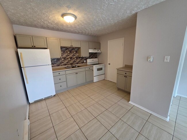8 Scott Ave in Rothesay, NB - Building Photo - Building Photo