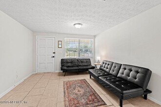 4504 Lincrest Dr S in Jacksonville, FL - Building Photo - Building Photo