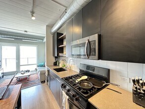 941 W Belmont Ave in Chicago, IL - Building Photo - Building Photo