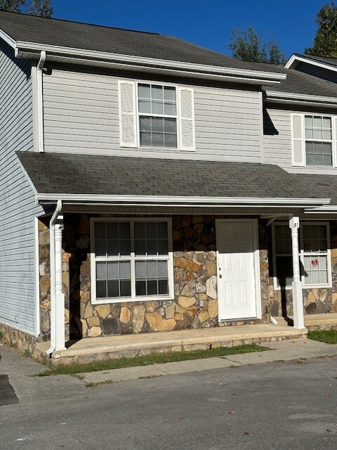 5 Stratos Ln in Ringgold, GA - Building Photo