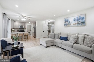 5710 Ridgedale Dr in Woodbridge, VA - Building Photo - Building Photo
