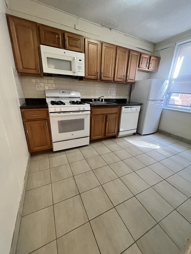520 Cambridge St, Unit 3A in Cambridge, MA - Foto de edificio - Building Photo