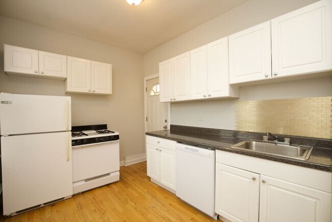 7235 W Barry Ave in Chicago, IL - Building Photo - Building Photo
