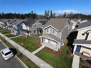 1642 NW 5th Ave in Oak Harbor, WA - Building Photo - Building Photo