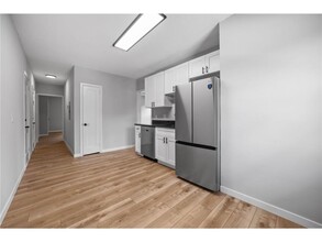 3379 Brownlow Ave, Unit 1 in Minneapolis, MN - Building Photo - Building Photo