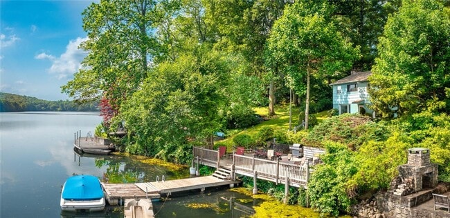 24 Crescent Dr in Holmes, NY - Foto de edificio - Building Photo