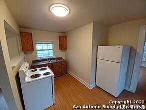 905 W Lynwood Ave in San Antonio, TX - Building Photo - Building Photo