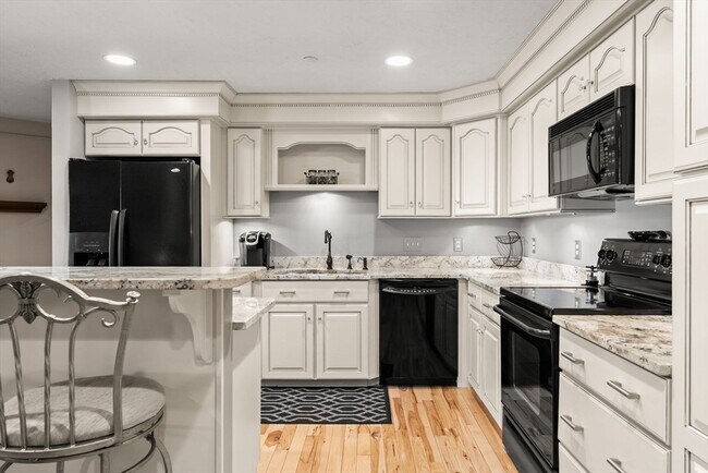 1001 Marina Dr in Quincy, MA - Building Photo - Building Photo