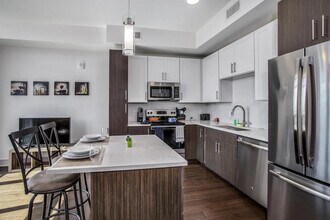 6800 Main St in Houston, TX - Building Photo - Building Photo