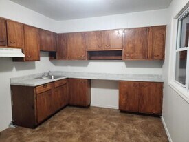 17 Alexander Dr in Hyde Park, NY - Building Photo