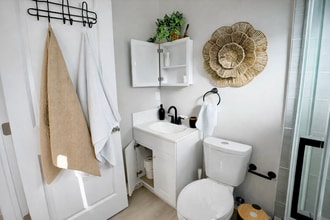 148 E Rosslynn Ave in Fullerton, CA - Foto de edificio - Building Photo