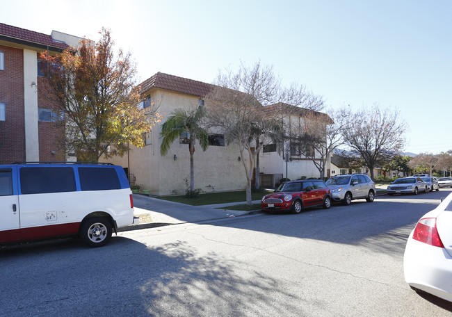 518 W Alexander St in Glendale, CA - Foto de edificio - Building Photo