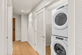 Portal Eugene in Eugene, OR - Foto de edificio - Building Photo