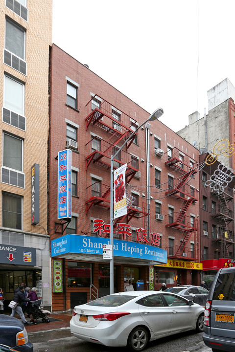 102-104 Mott St in New York, NY - Foto de edificio