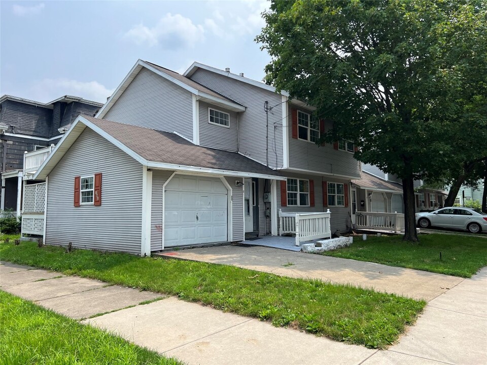 180 Hawley St in Binghamton, NY - Building Photo