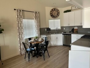 8612 Frankie Lou St in Bakersfield, CA - Building Photo - Building Photo