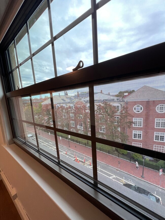 1210 Massachusetts Ave in Cambridge, MA - Foto de edificio - Building Photo
