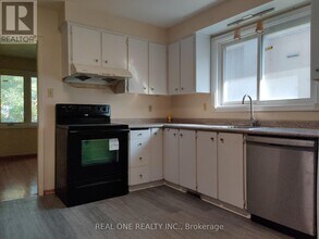 93 Southdale Dr in Markham, ON - Building Photo - Building Photo