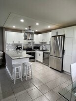 102 Valencia E, Unit 102 in Delray Beach, FL - Building Photo
