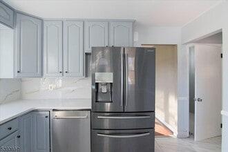 301 Riverview Rd in Pompton Lakes, NJ - Building Photo - Building Photo