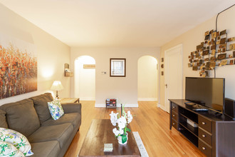 Sheldon Apartments in Buffalo, NY - Building Photo - Interior Photo