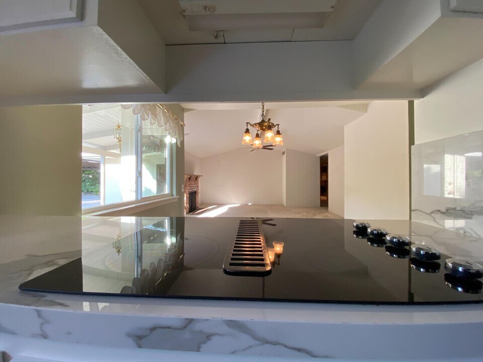 1217 W Tenaya Way in Fresno, CA - Building Photo
