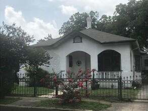 614 Barbe St in San Antonio, TX - Foto de edificio - Building Photo