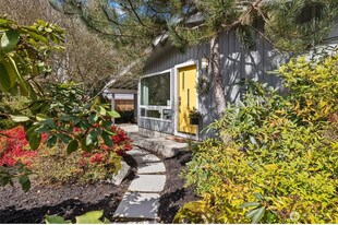 10444 NE 110th St in Kirkland, WA - Building Photo