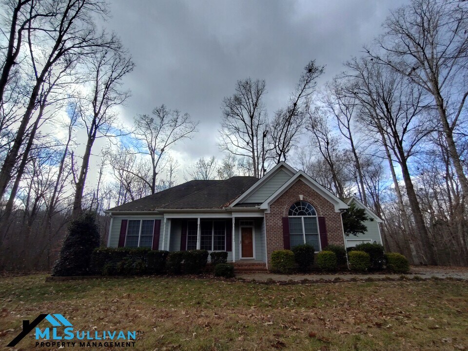 279 Weaver Ridge Rd in Rougemont, NC - Building Photo