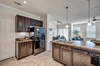Avenues at Creekside in New Braunfels, TX - Building Photo - Building Photo