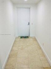 14951 Royal Oaks Ln in North Miami, FL - Building Photo - Building Photo