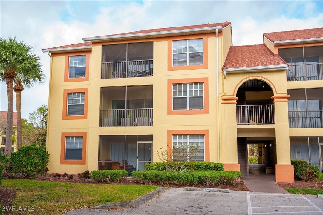 7975 Preserve Cir in Naples, FL - Foto de edificio