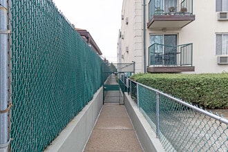 195 Balcom Ave in Bronx, NY - Building Photo - Building Photo