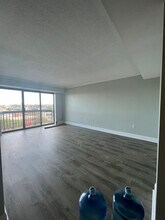 15 North Beacon St, Unit 803 in Boston, MA - Building Photo - Building Photo