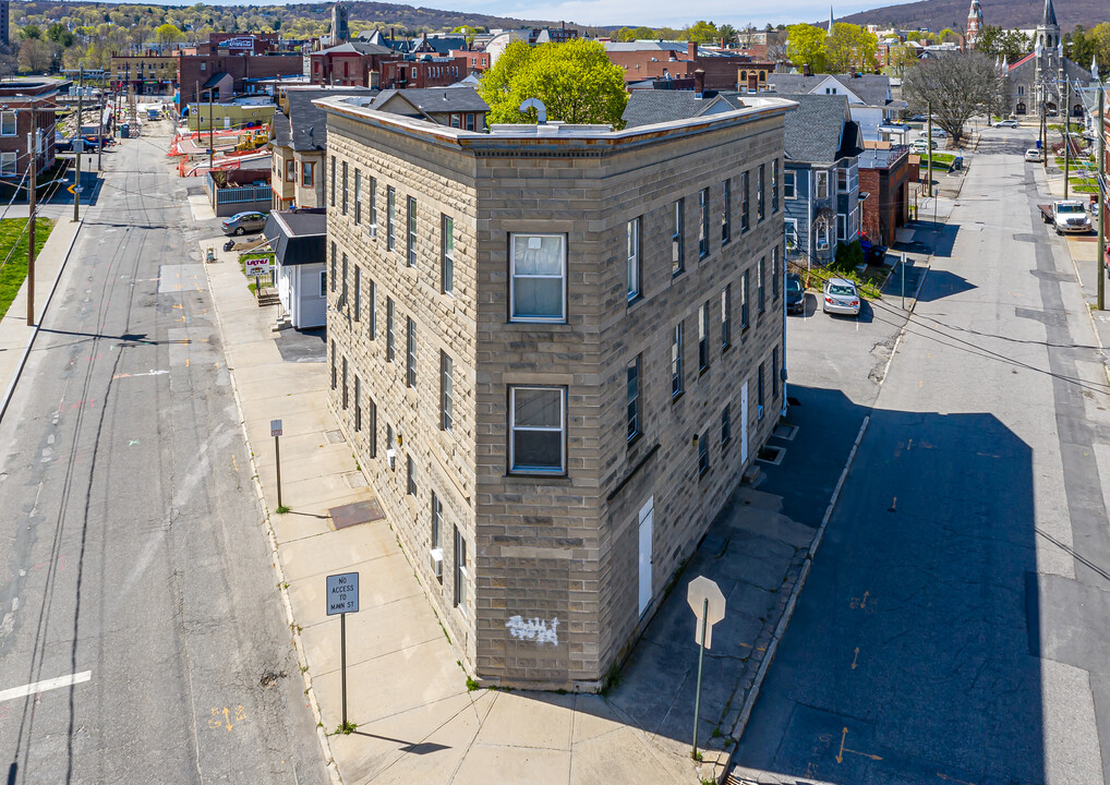 66-74 Center St in Torrington, CT - Building Photo