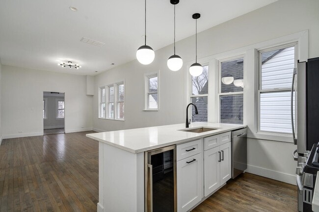 2137 N Maplewood Ave in Chicago, IL - Building Photo - Building Photo