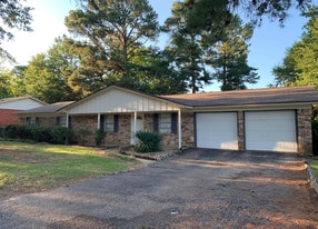 1203 Blueridge Pky in Longview, TX - Building Photo