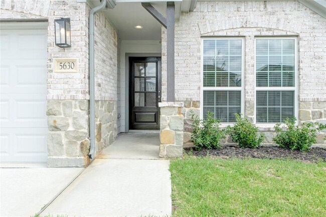 5630 Silverleaf Oak Ln in Houston, TX - Building Photo - Building Photo