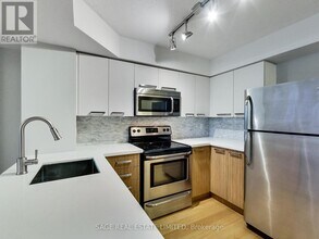 11-511 St Joseph St in Toronto, ON - Building Photo - Building Photo