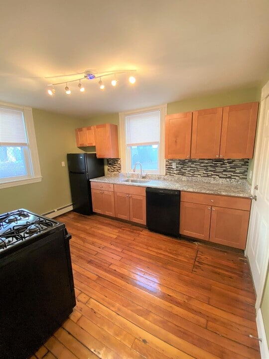 233 Broadway in Cambridge, MA - Building Photo