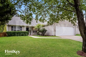 1711 Kildare Woods Dr in Greensboro, NC - Foto de edificio - Building Photo