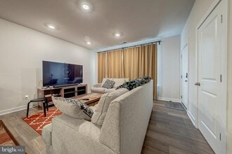 20803 Wood Quay Dr in Sterling, VA - Building Photo - Building Photo