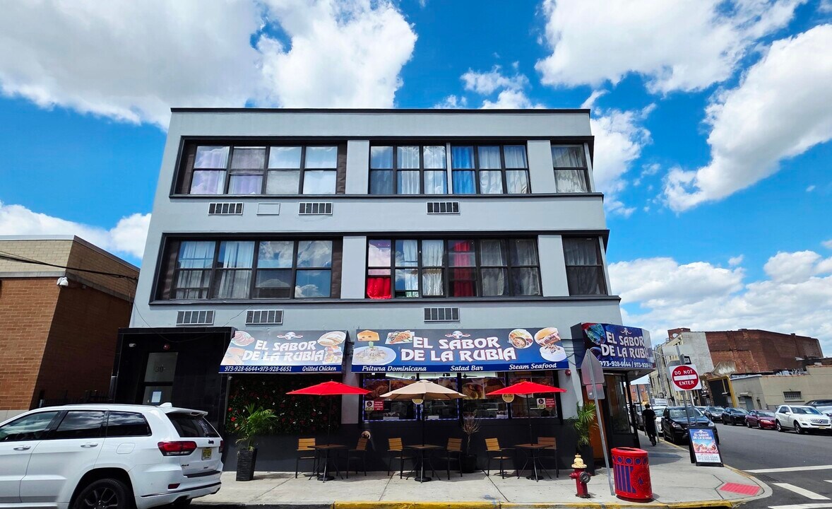 30 Howe Ave in Passaic, NJ - Building Photo