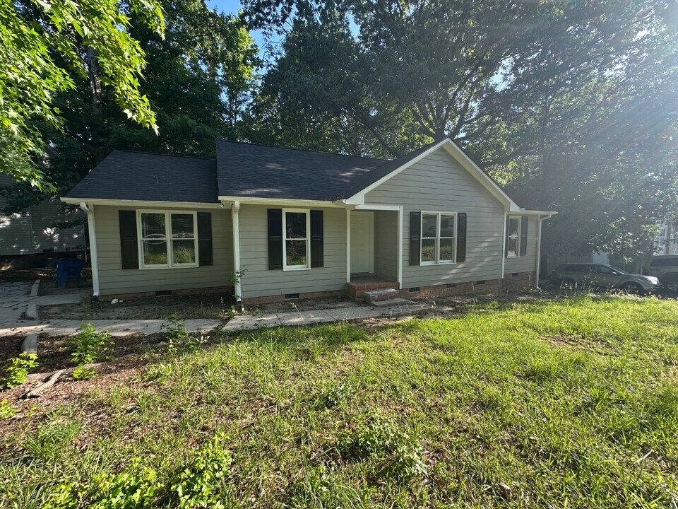 5529 Continental Way in Raleigh, NC - Building Photo